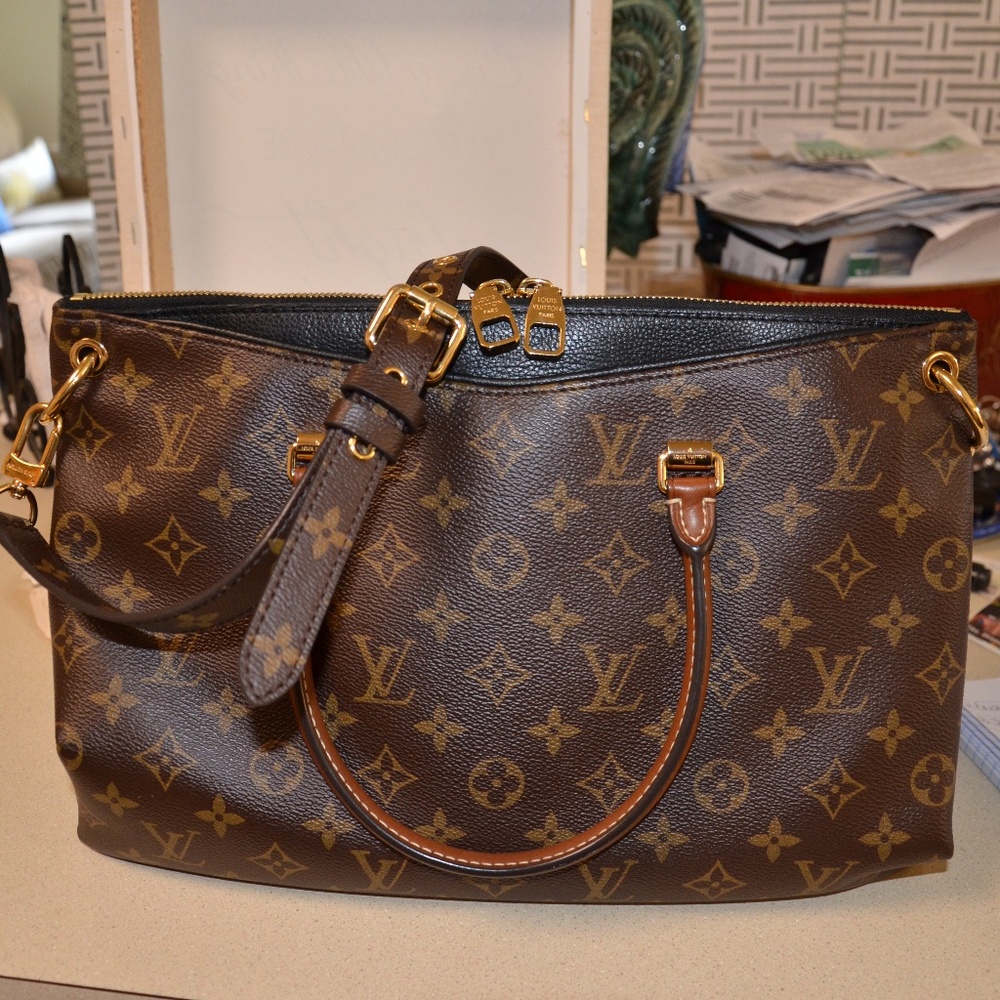 From Paris, beautiful Louis V purse